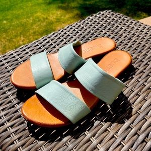 Sz 39 Bueno mint green leather flats